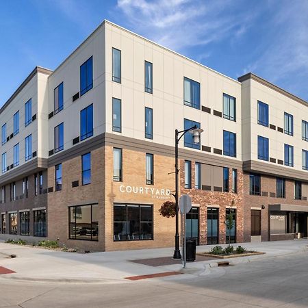 Courtyard By Marriott Owatonna Downtown Hotel Екстериор снимка