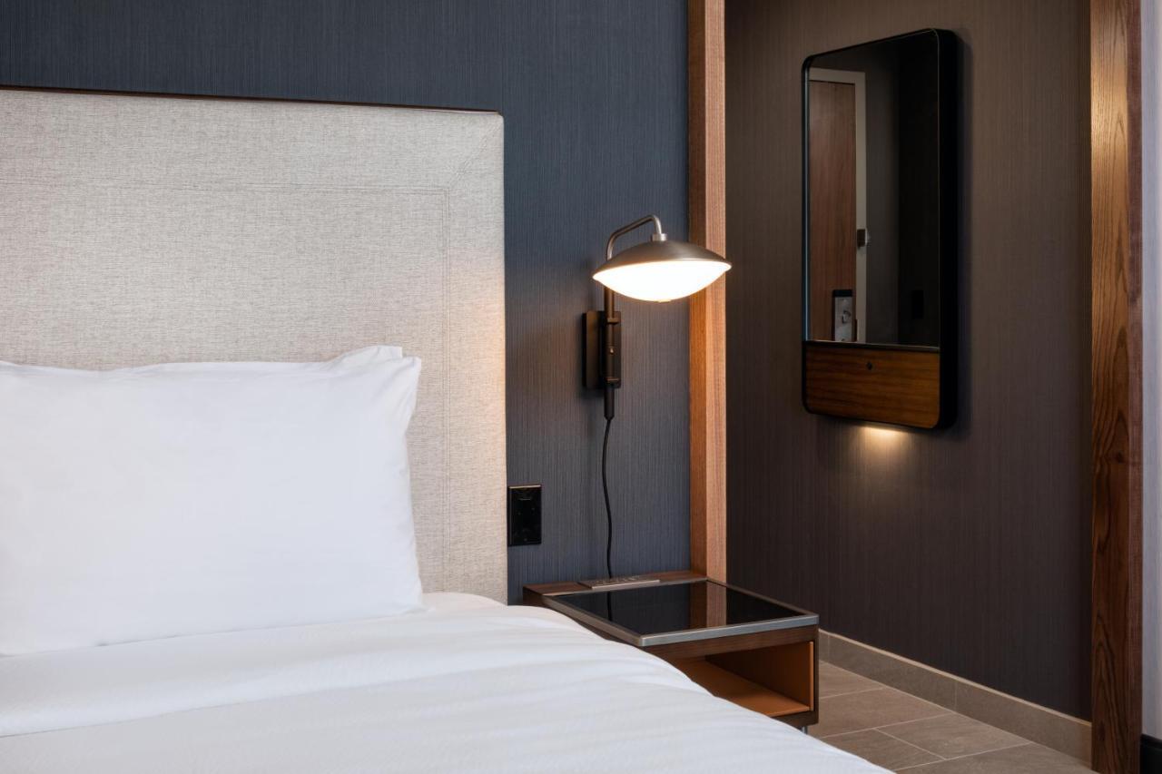 Courtyard By Marriott Owatonna Downtown Hotel Екстериор снимка