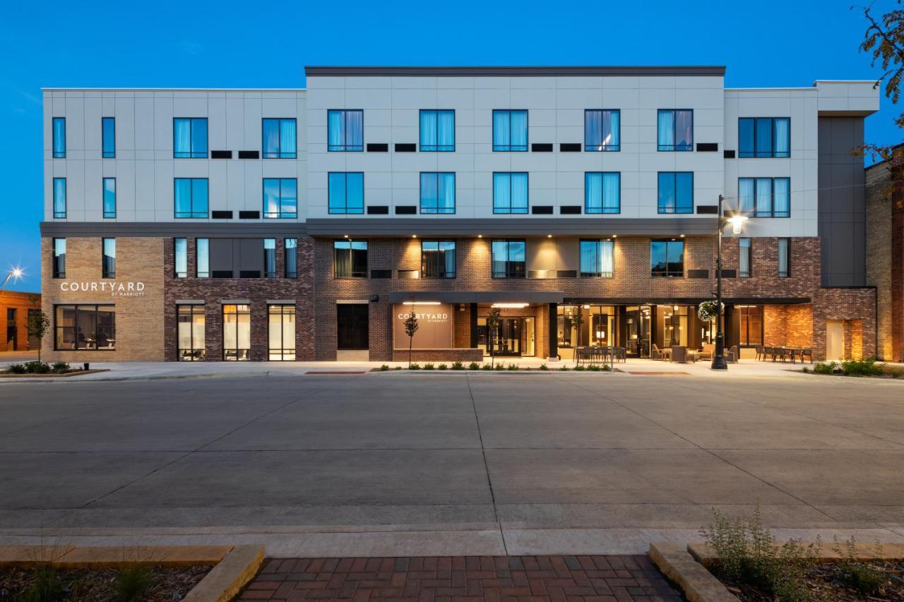 Courtyard By Marriott Owatonna Downtown Hotel Екстериор снимка