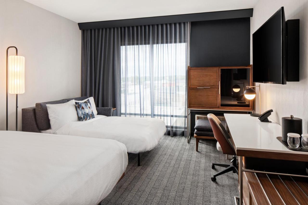 Courtyard By Marriott Owatonna Downtown Hotel Екстериор снимка