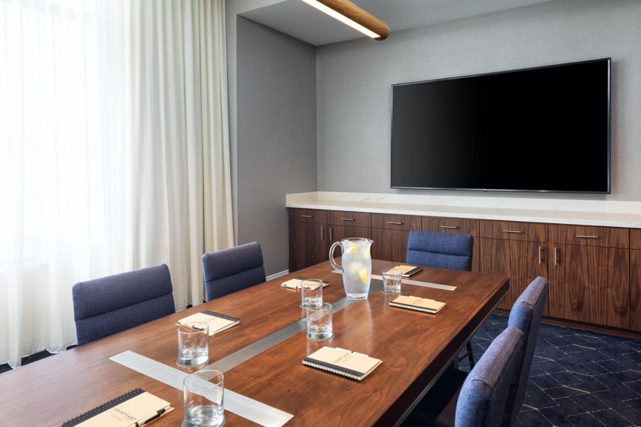 Courtyard By Marriott Owatonna Downtown Hotel Екстериор снимка