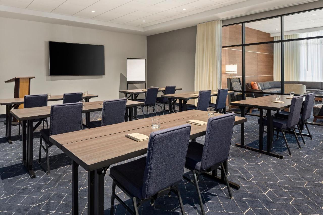 Courtyard By Marriott Owatonna Downtown Hotel Екстериор снимка