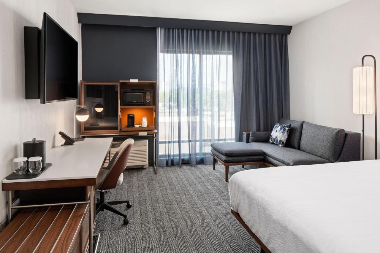 Courtyard By Marriott Owatonna Downtown Hotel Екстериор снимка